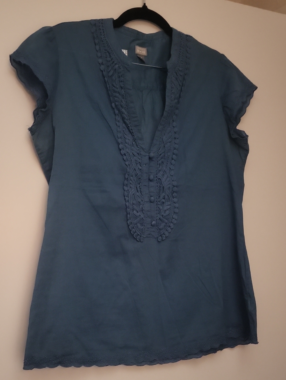 Converse Blue V-Neck Crochet Trim Cap Sleeve Top